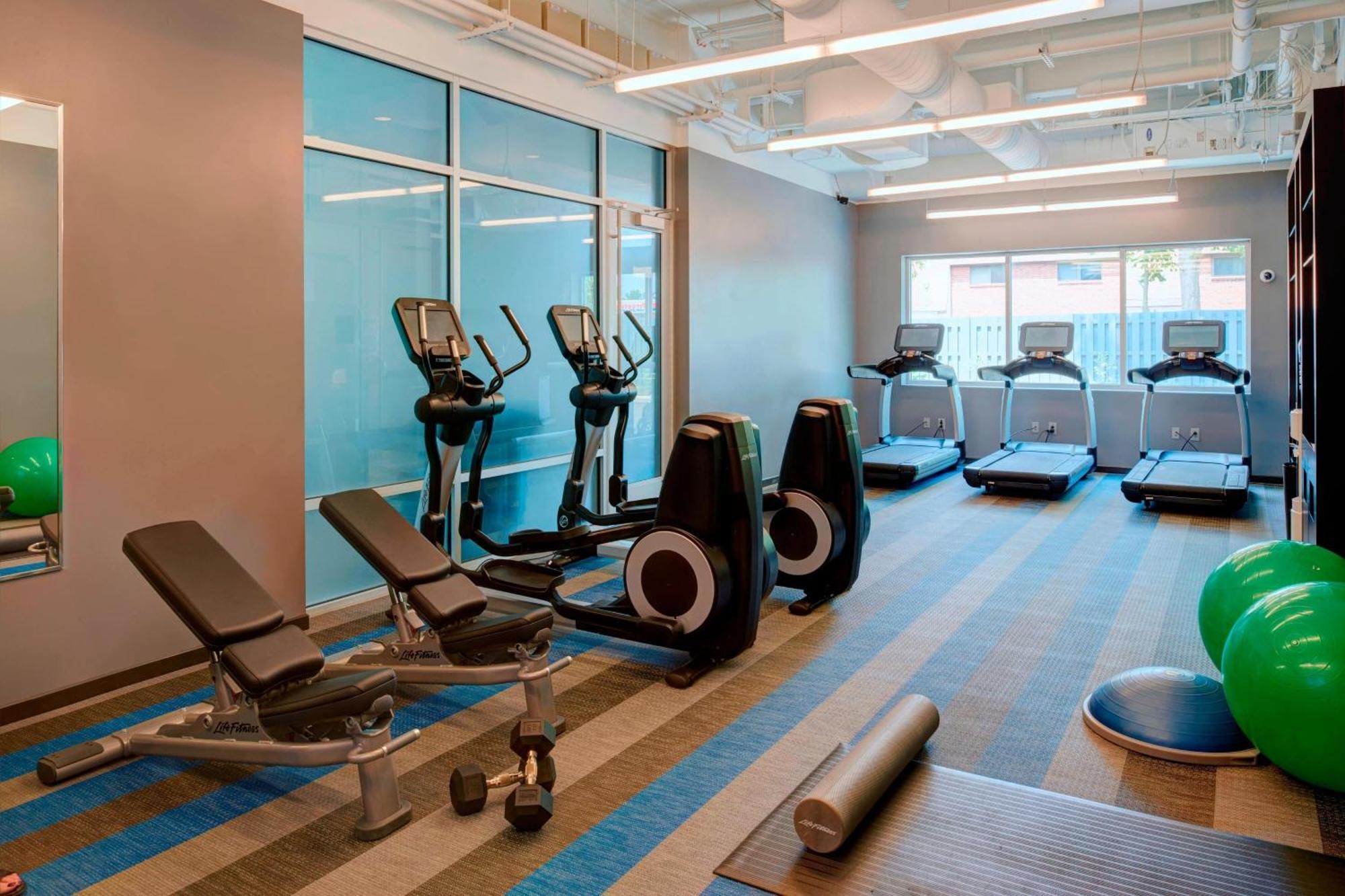 Aloft Columbus Уестървил Екстериор снимка