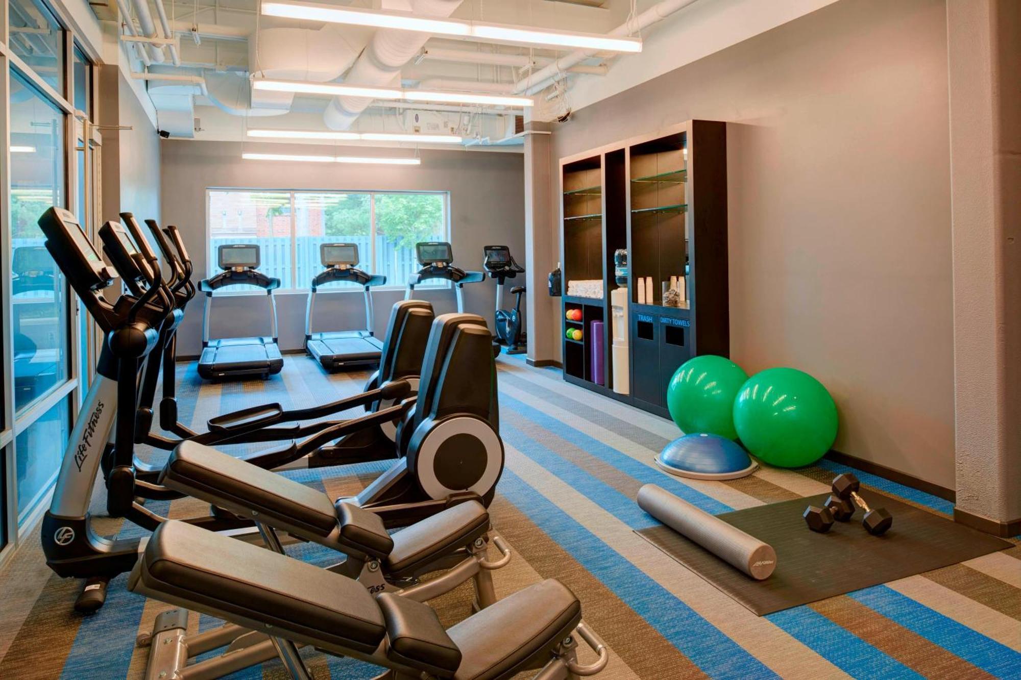 Aloft Columbus Уестървил Екстериор снимка